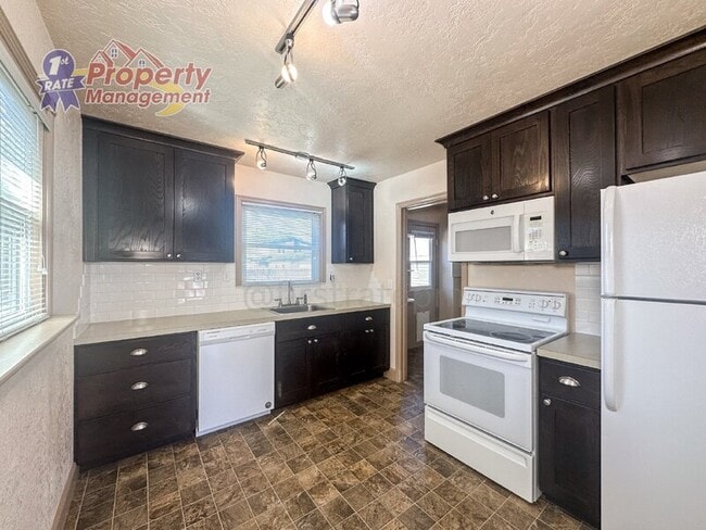 Building Photo - 1721 S Pacific St