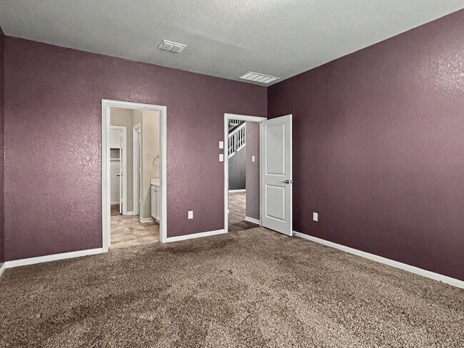 Building Photo - Spacious 4-Bedroom w/ Loft - Far West San Antonio
