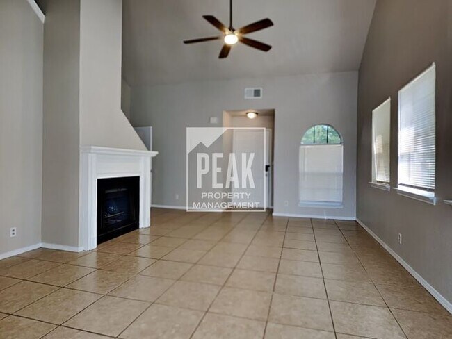 Building Photo - Beautiful Home ready for a June MOVE-IN!