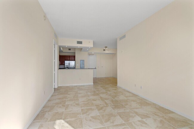 Building Photo - 403 S Sapodilla Ave