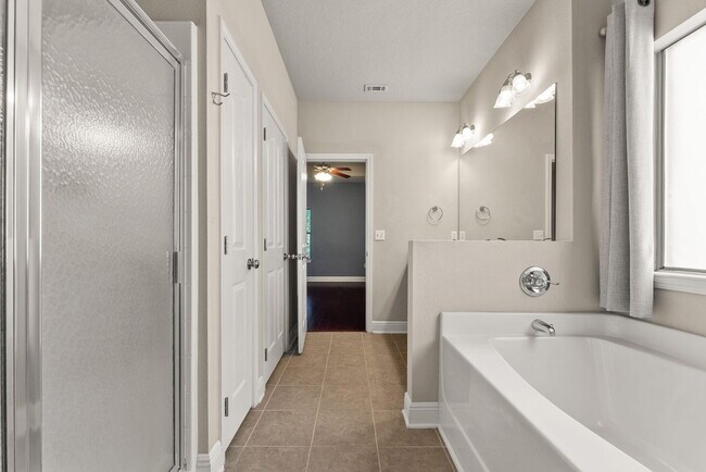 Building Photo - 554 Camellia Ct