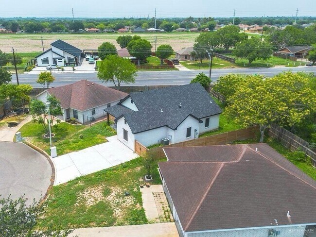 Building Photo - 24 Los Pinos Ln