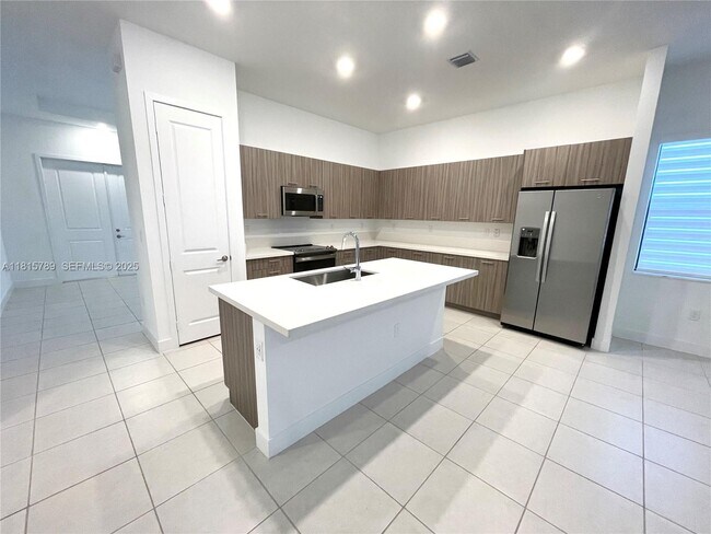 Building Photo - 4506 SW 174th Ave