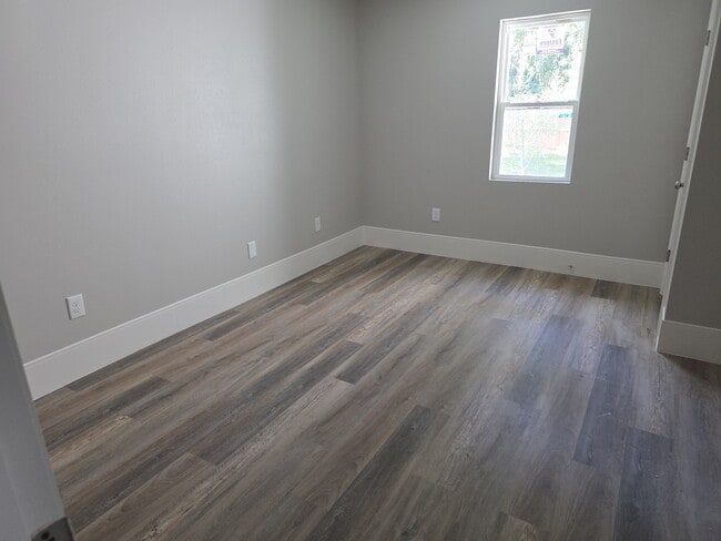 Building Photo - 417 Dove Ave