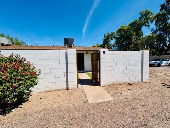 Building Photo - 817 S Melody Ln