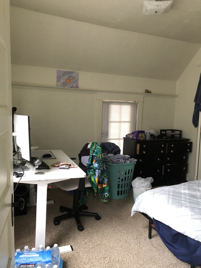 Building Photo - 824 Davis St