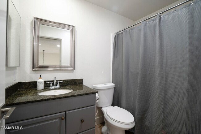 Building Photo - 974 Quarterhorse Ln