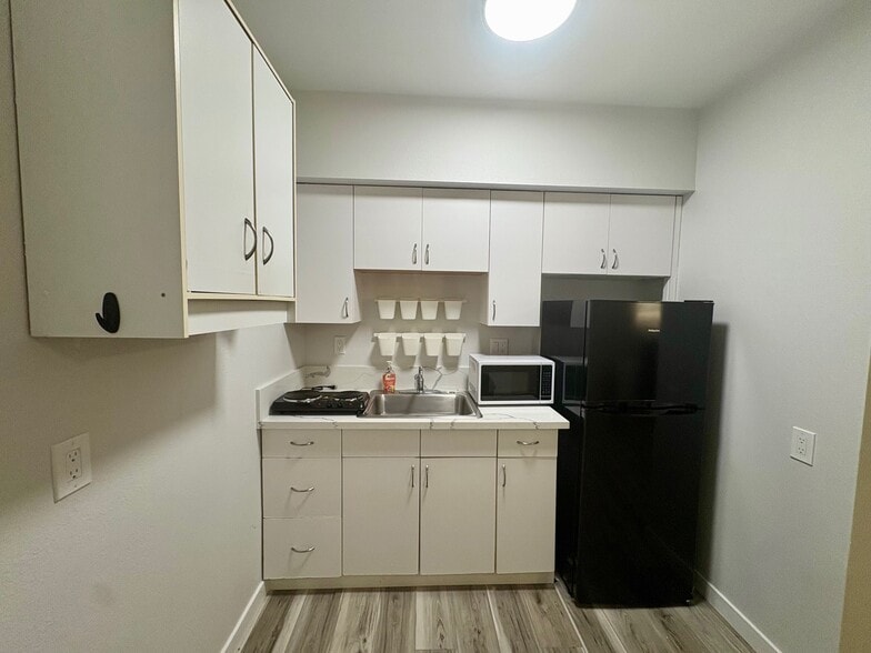 Building Photo - 28409 Victoria Rd