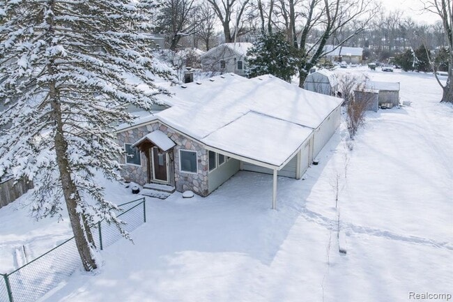 Building Photo - 321 Longspur Ln