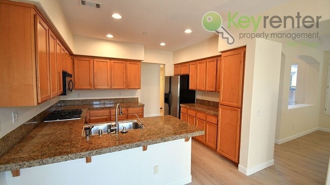 Building Photo - Poway Unified School District | Townhouse in The 4S Ranch| Quick and convenient access to SR-56