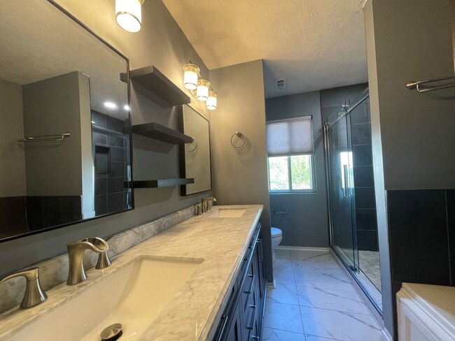 Building Photo - 2930 Blackhawk Dr