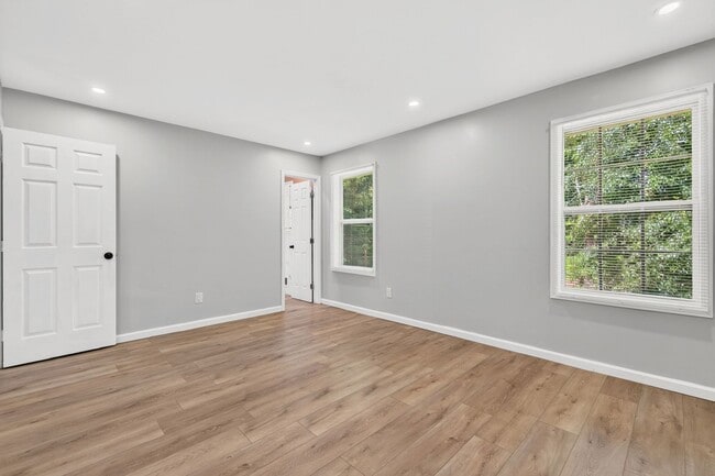 Building Photo - Renovated 3 bed/2 bath in Lithonia!