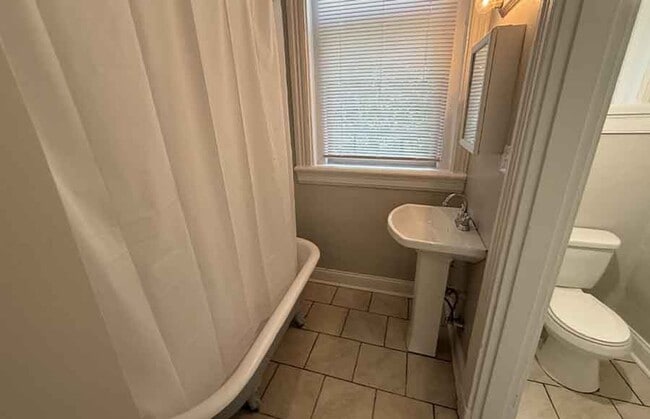 Building Photo - 2215 Ohio Ave