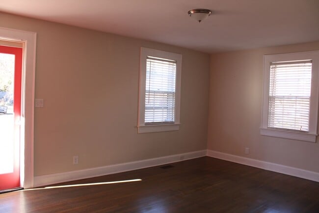 Building Photo - 1804 Anderson St NW