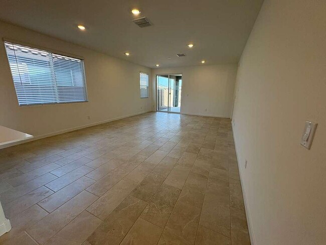 Building Photo - 4738 E Kenneth Ln