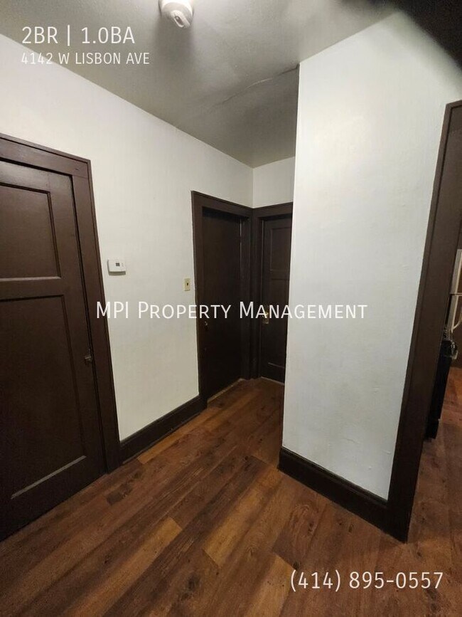 Building Photo - 4142 W Lisbon Ave