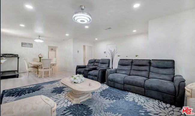 Primary Photo - 7701 Baird Ave