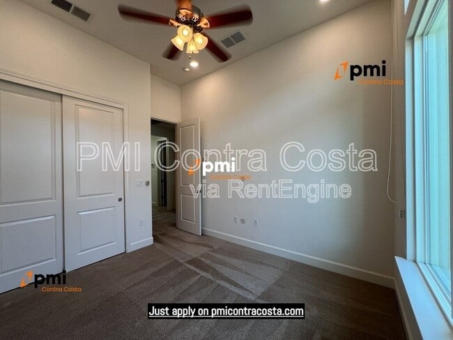 Building Photo - 5217 S Esprit Loop