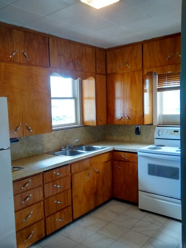 Building Photo - 1203 NE 75th Ave