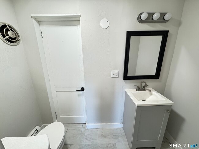 Building Photo - 137 Middletown Ave