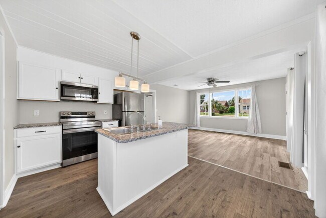 Building Photo - 1114 McKenzie Ave