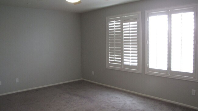 Building Photo - Beautiful Home For Rent NW Bakersfield AVAILABLE NOW!