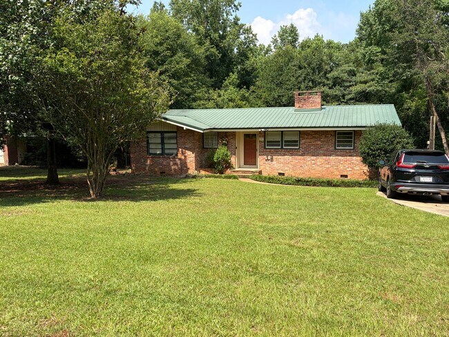 Building Photo - Nice home with pool!
