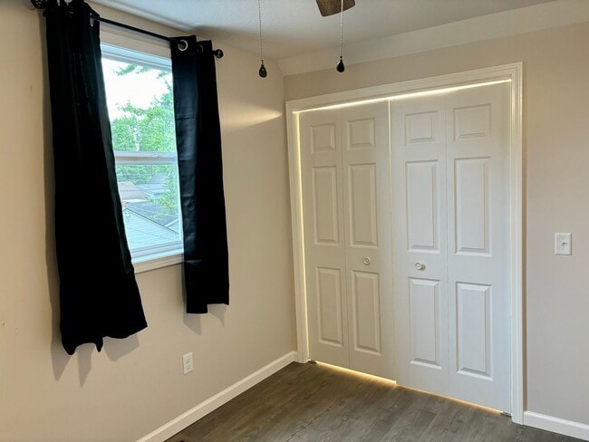 Building Photo - 925 W Market St