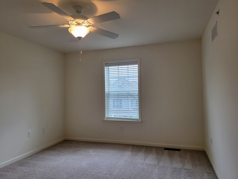 Building Photo - 642 Brentwood Dr