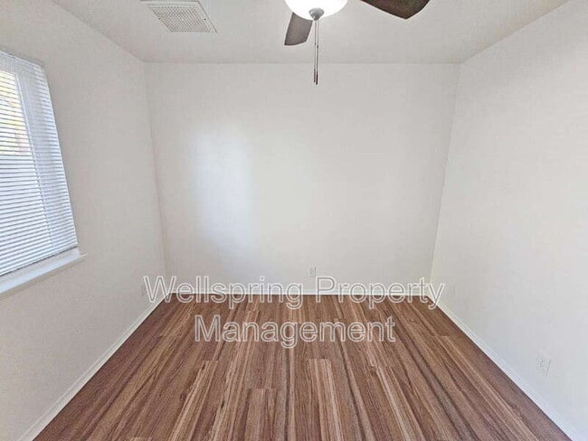 Building Photo - 920 W Perch Ave