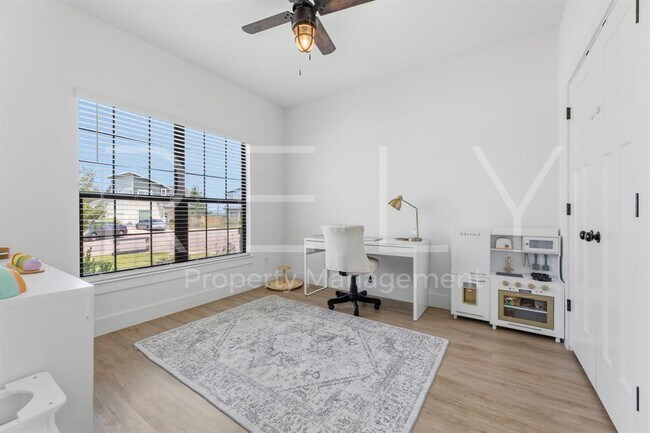 Building Photo - 129 Seattle Slew Dr