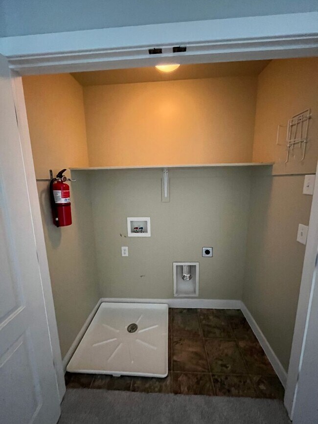 Building Photo - Rent Reduction & HOA Included! Call Today!...