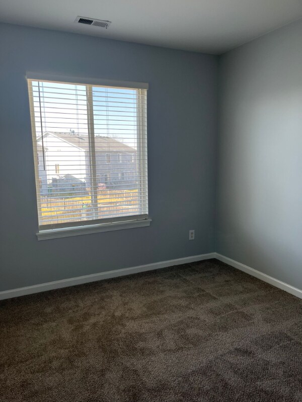 Building Photo - 688 Edward Dr