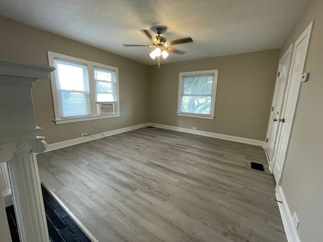 Building Photo - Newly Renovated Just For You!
