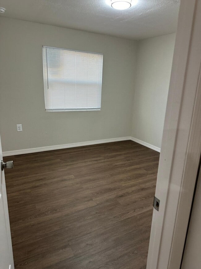 Building Photo - 825 Booker Ave