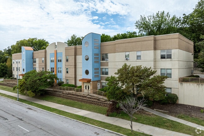 Building Photo - Parkway Apartments