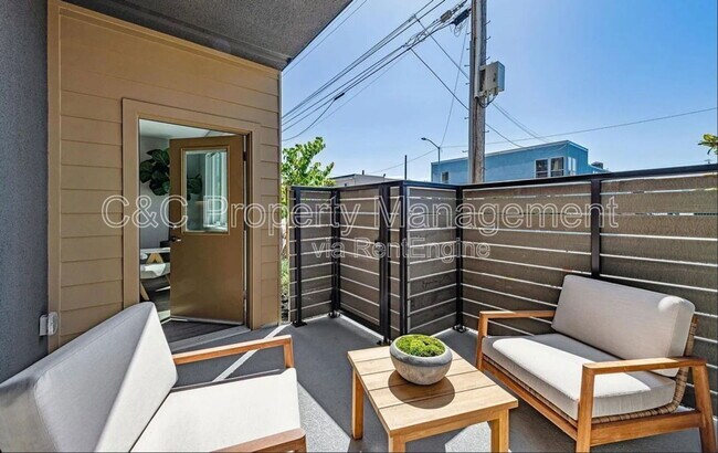 Building Photo - 2400 Adeline St