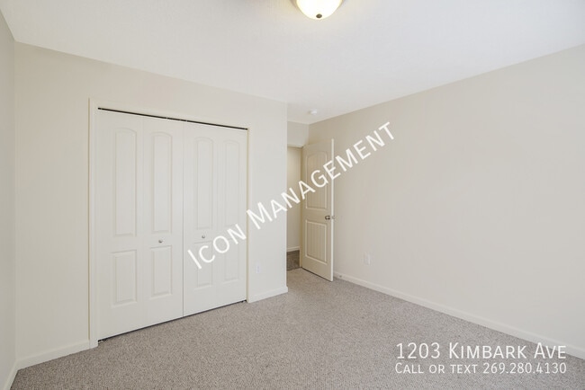 Building Photo - 1203 Kimbark Ave