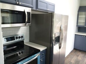 Building Photo - 74975 Serrano Dr