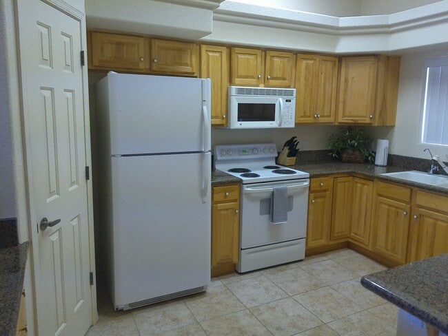 Building Photo - Winter Rental Available October-April 2026