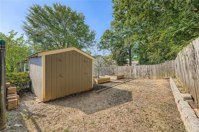 Building Photo - 78 Whitefoord Ave SE