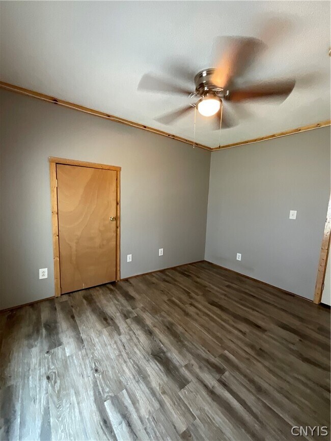 Building Photo - 377 W Main St