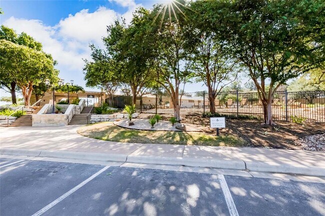 Building Photo - 15617 Pumpkin Ridge Dr