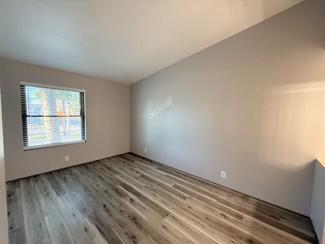 Building Photo - 14203 N 19th Ave