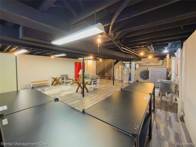 Building Photo - 174 Lange Ave