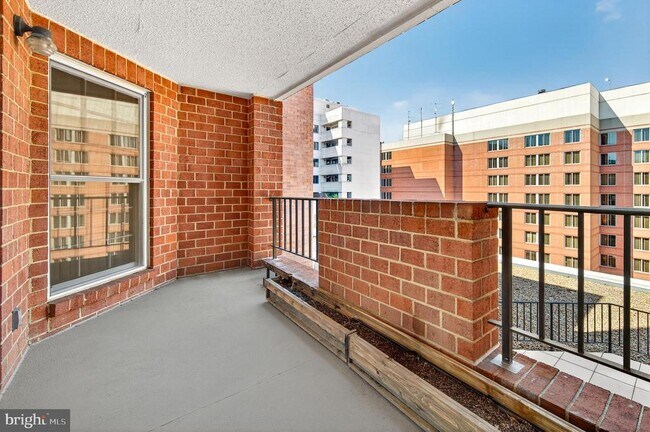 Building Photo - 1230 23rd St NW