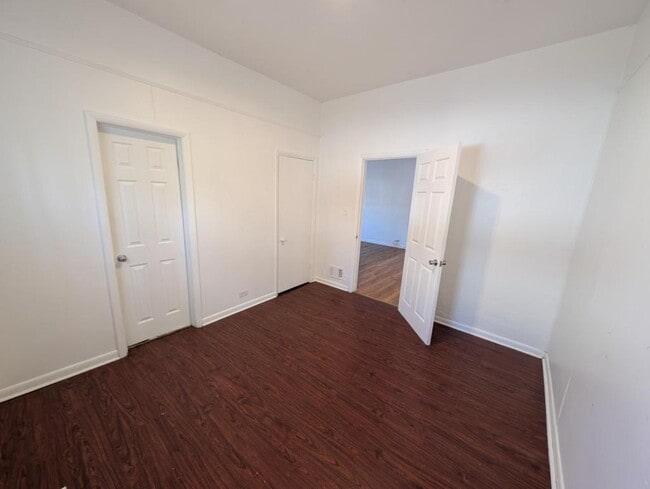 Building Photo - 323 Park St