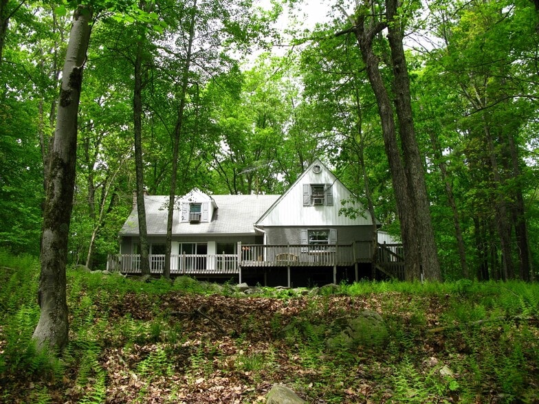 Building Photo - 392 Hallowood Dr