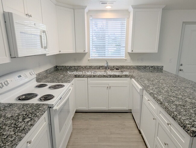 Building Photo - Spacious 3-Bed, 2-Bath Gem in Bountiful