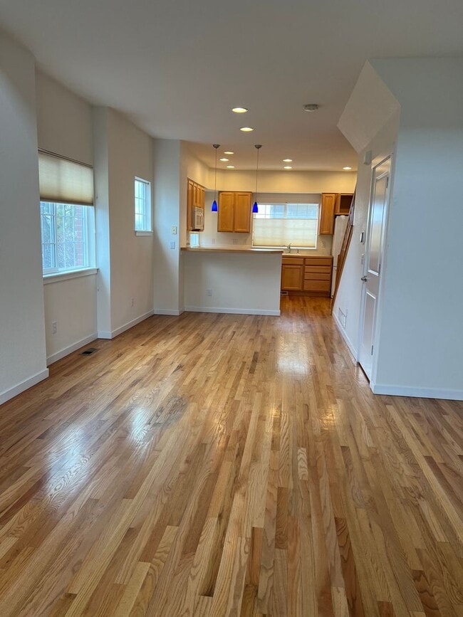 Building Photo - Gorgeous end unit townhome with one car garage and some mountain views!